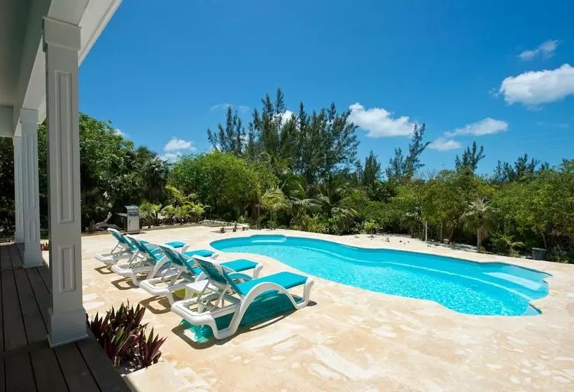 Aqua Villa And Cottage
