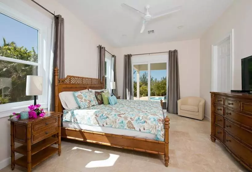 Aqua Villa And Cottage