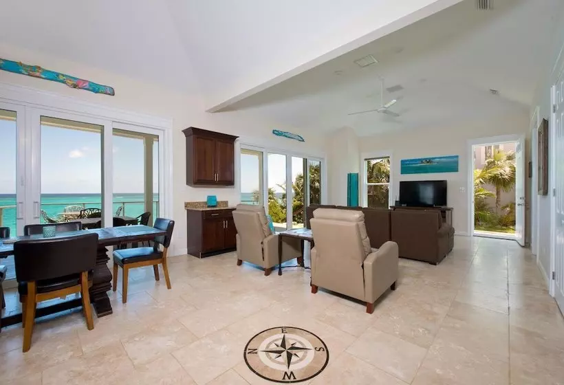 Aqua Villa And Cottage