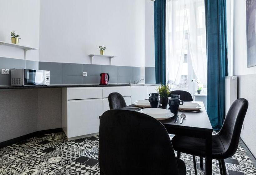 Wawel Cracow Old City Apartments   Friendhouse Apartments