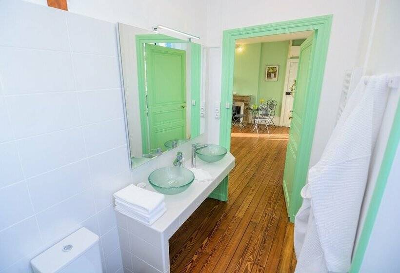 مبيت وإفطار Château De La Villeneuve