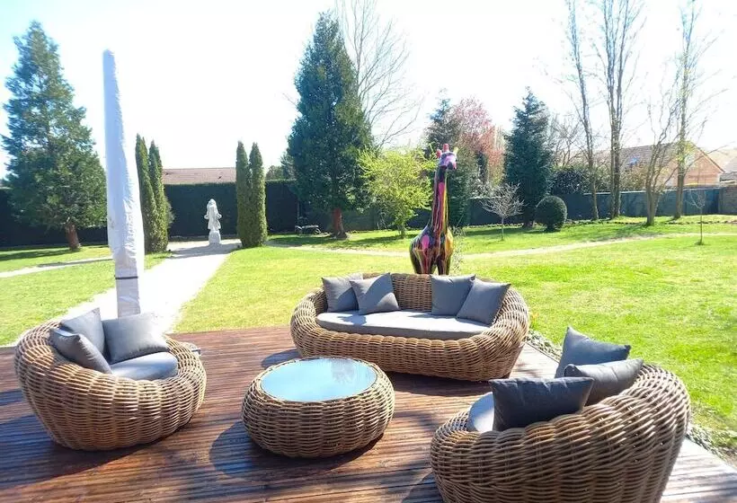 Aamiaismajoitus (B&B) Château De La Villeneuve