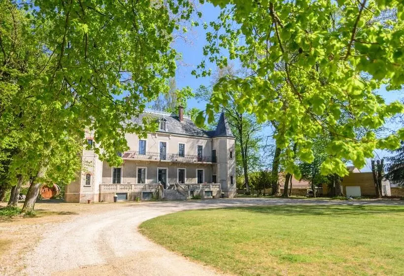 Aamiaismajoitus (B&B) Château De La Villeneuve