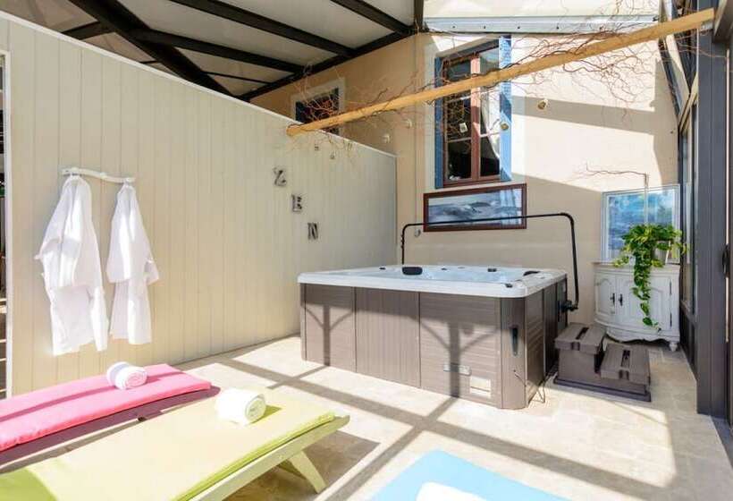 مبيت وإفطار Château De La Villeneuve