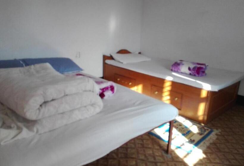 تختخواب و صبحانه Kayastha Restaurant & Lodge