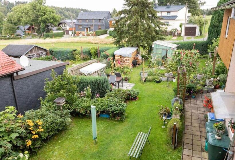Cozy Apartment In Altenfeld With Garden