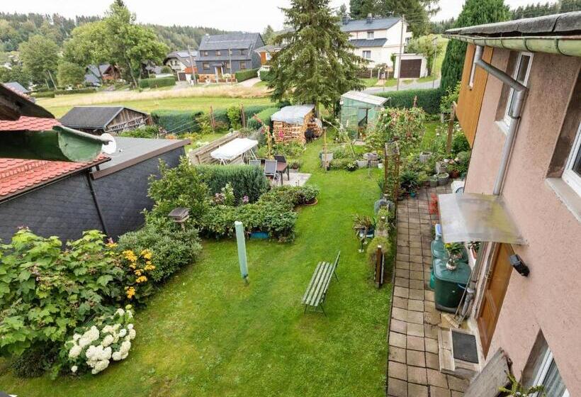 Cozy Apartment In Altenfeld With Garden