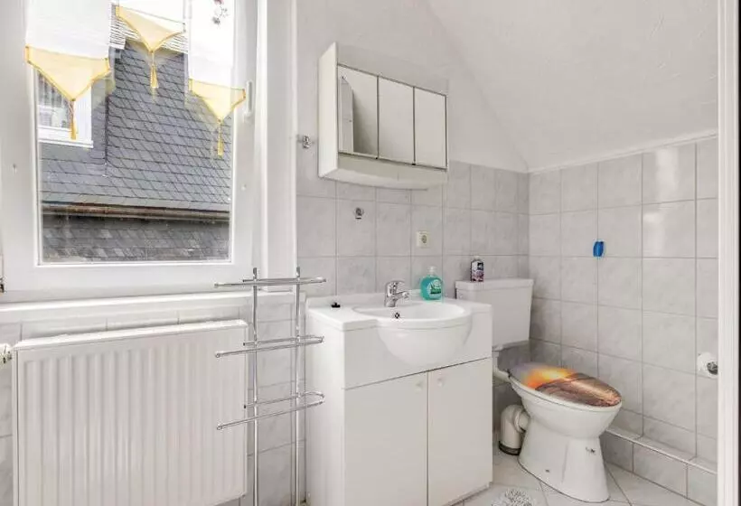 Cozy Apartment In Altenfeld With Garden