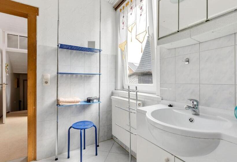 Cozy Apartment In Altenfeld With Garden