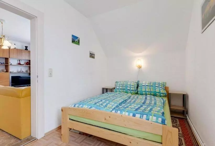 Cozy Apartment In Altenfeld With Garden