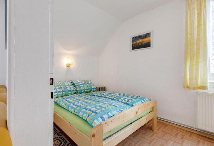 Cozy Apartment In Altenfeld With Garden