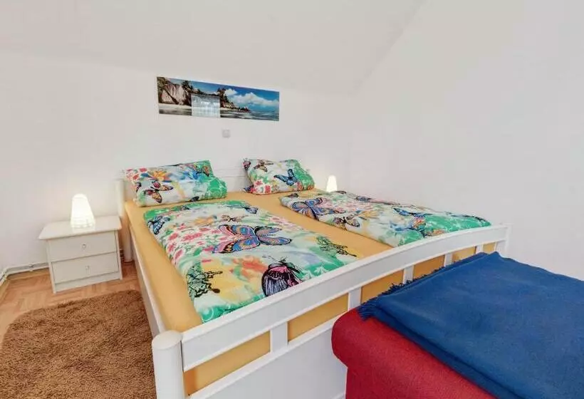 Cozy Apartment In Altenfeld With Garden