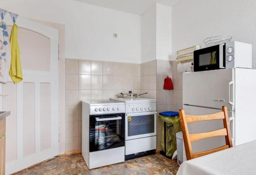 Cozy Apartment In Altenfeld With Garden