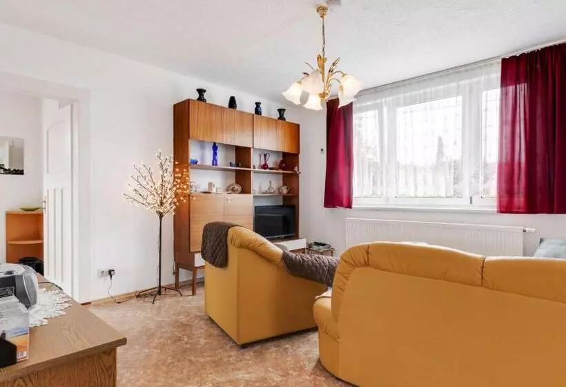 Cozy Apartment In Altenfeld With Garden