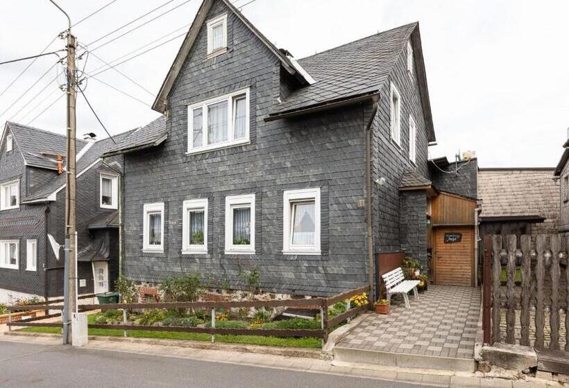 Cozy Apartment In Altenfeld With Garden