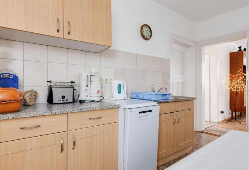 Cozy Apartment In Altenfeld With Garden