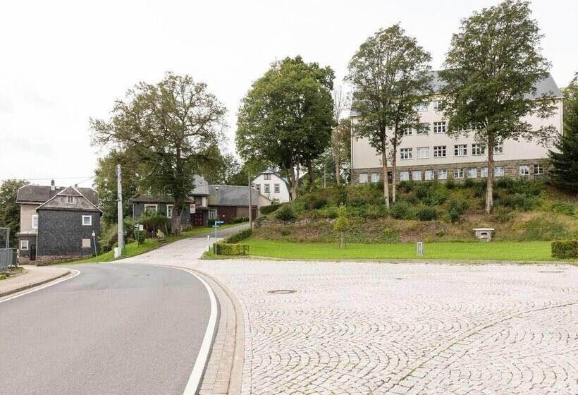 Cozy Apartment In Altenfeld With Garden