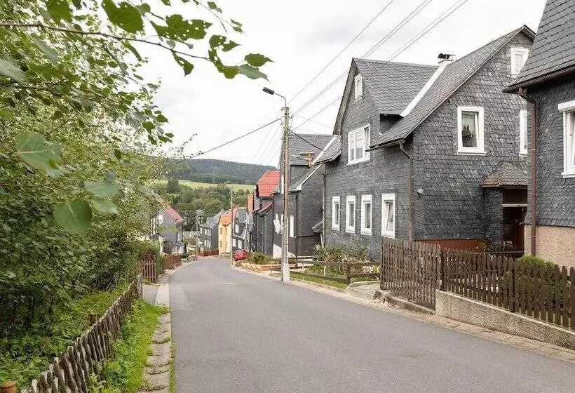 Cozy Apartment In Altenfeld With Garden