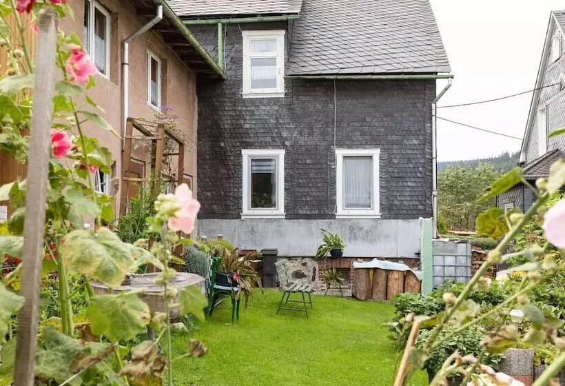 Cozy Apartment In Altenfeld With Garden