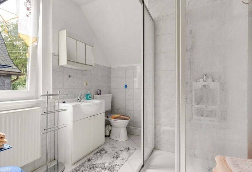 Cozy Apartment In Altenfeld With Garden