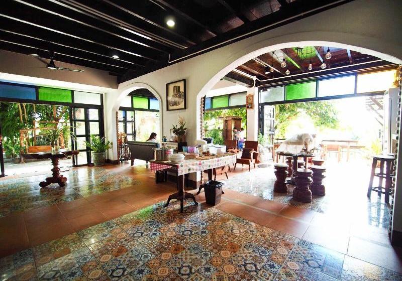 ホテル Proud Nan Cottage