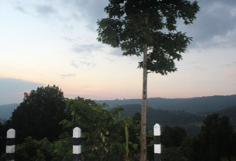 Отель The Garuda Villa & Restaurant