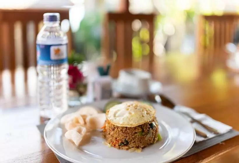 ホテル The Garuda Villa & Restaurant