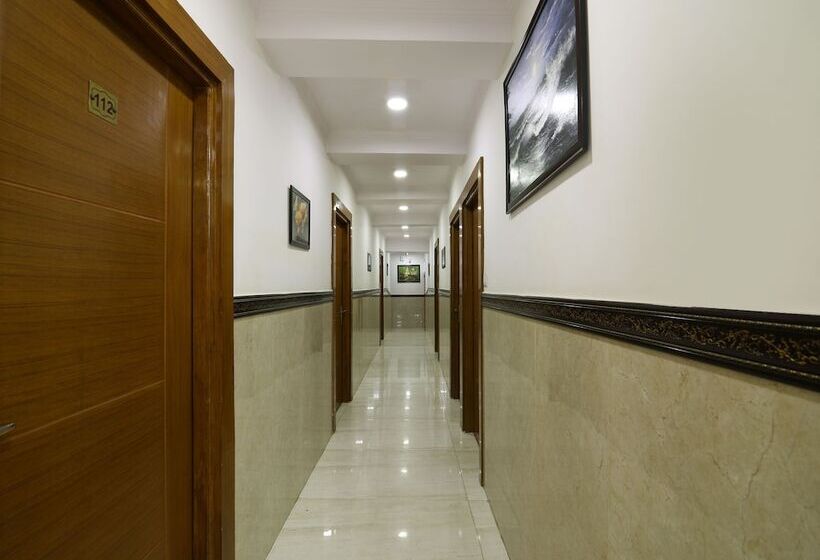 Отель Wall Street By Oyo Rooms