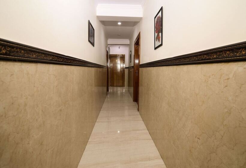 Отель Wall Street By Oyo Rooms