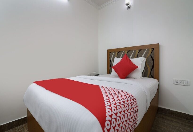 Отель Wall Street By Oyo Rooms