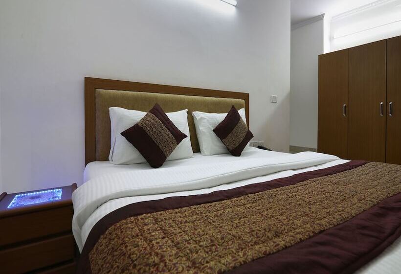 Отель Wall Street By Oyo Rooms