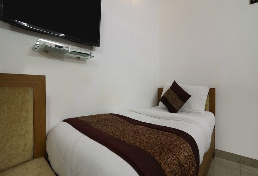 Отель Wall Street By Oyo Rooms