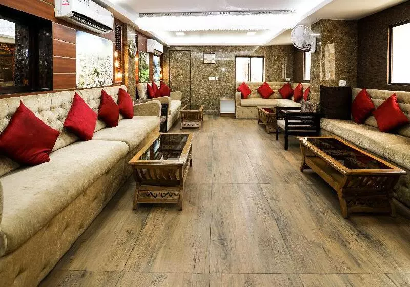 هتل Wall Street By Oyo Rooms