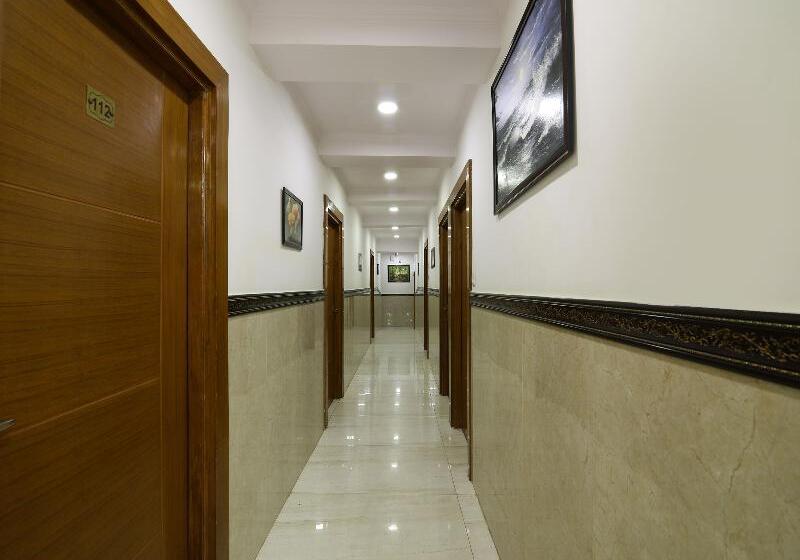 Отель Wall Street By Oyo Rooms