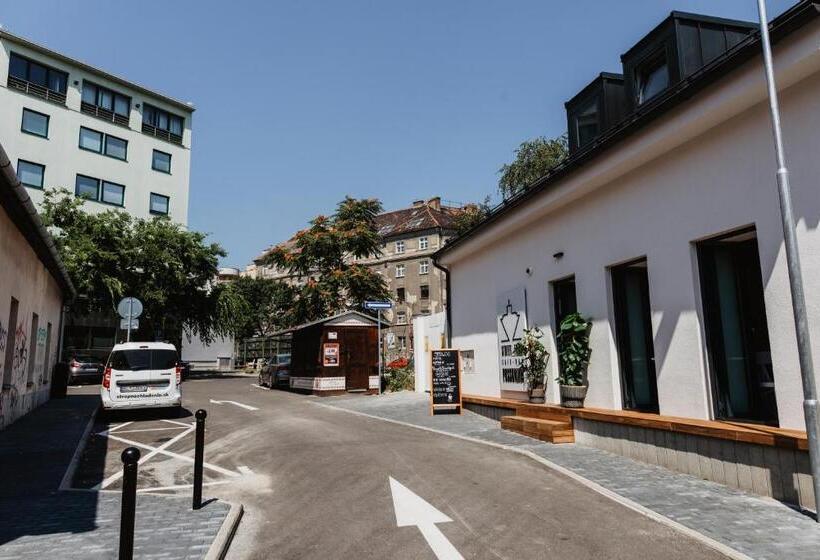 Street Food Possonium Apartments