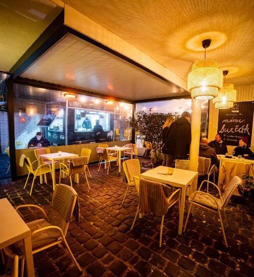 Street Food Possonium Apartments