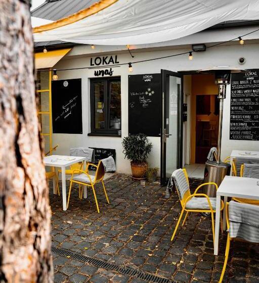 Street Food Possonium Apartments