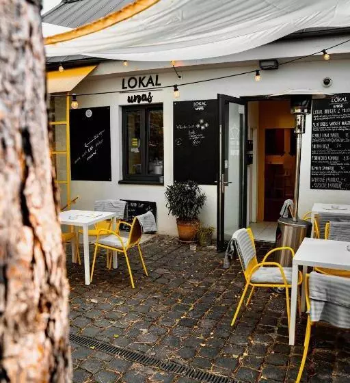Street Food Possonium Apartments