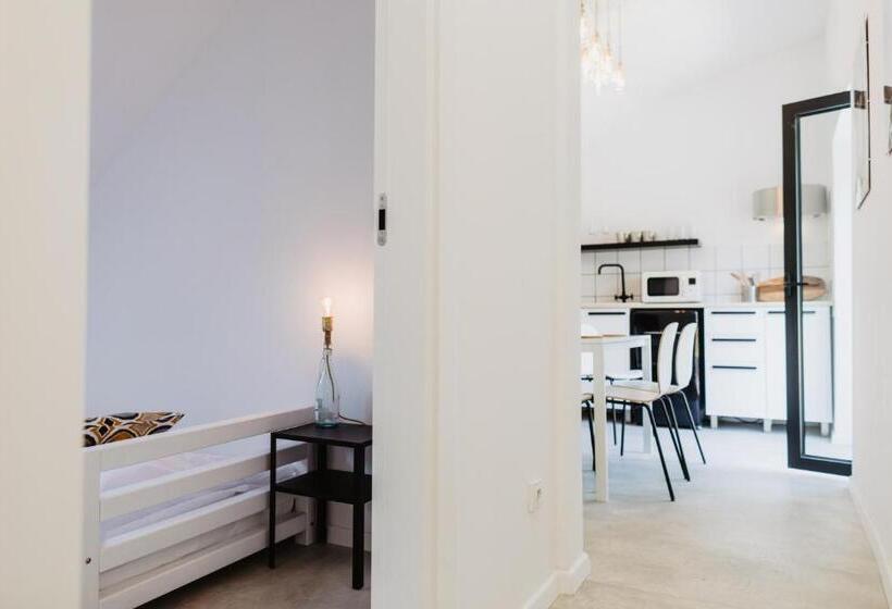 Street Food Possonium Apartments