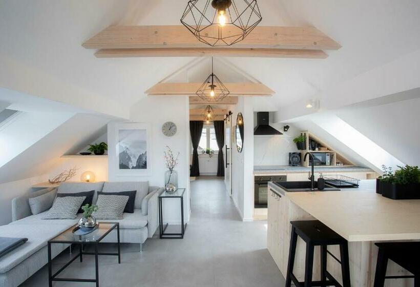 تختخواب و صبحانه House 24 Bled