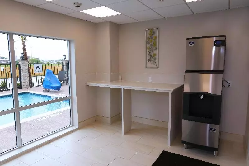 ホテル Holiday Inn Express & Suites   Houston Iah   Beltway 8, An Ihg