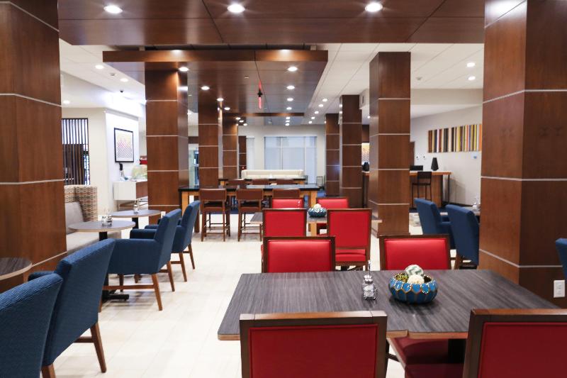 فندق Holiday Inn Express & Suites Houston Iah Beltway 8, An Ihg