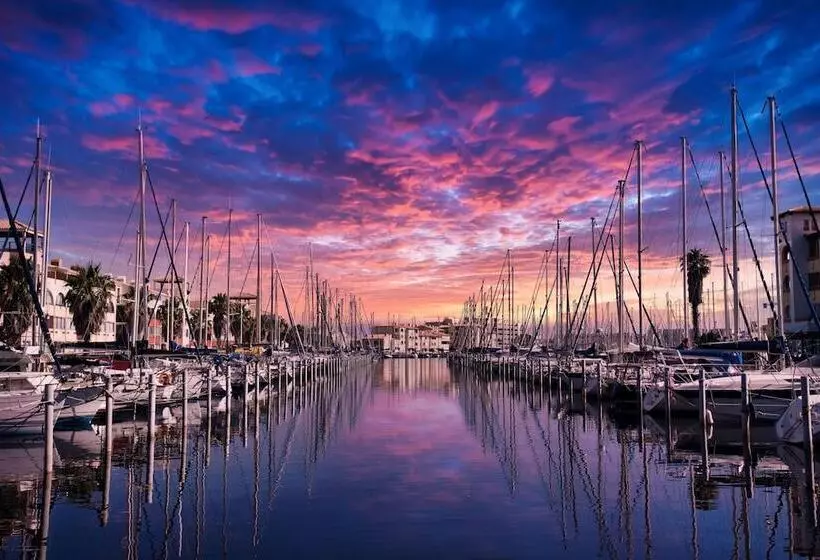 Hotelli Hôtel Des 2 Golfs