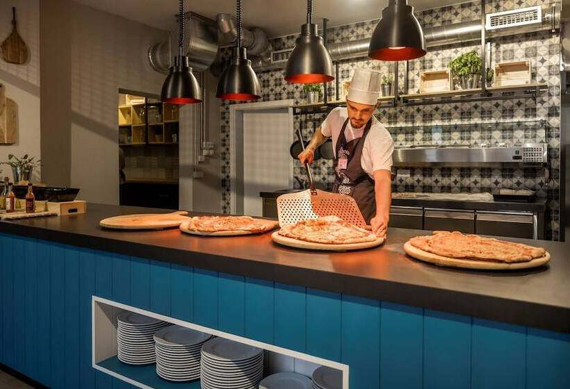 فندق Sunny Makarska By Valamar