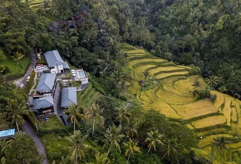 ホテル Suarapura Resort & Spa