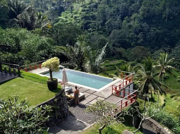 ホテル Suarapura Resort & Spa