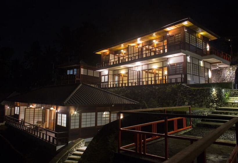 فندق Suarapura Resort & Spa