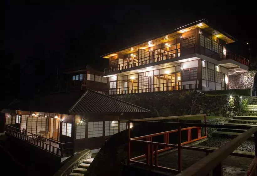 ホテル Suarapura Resort & Spa