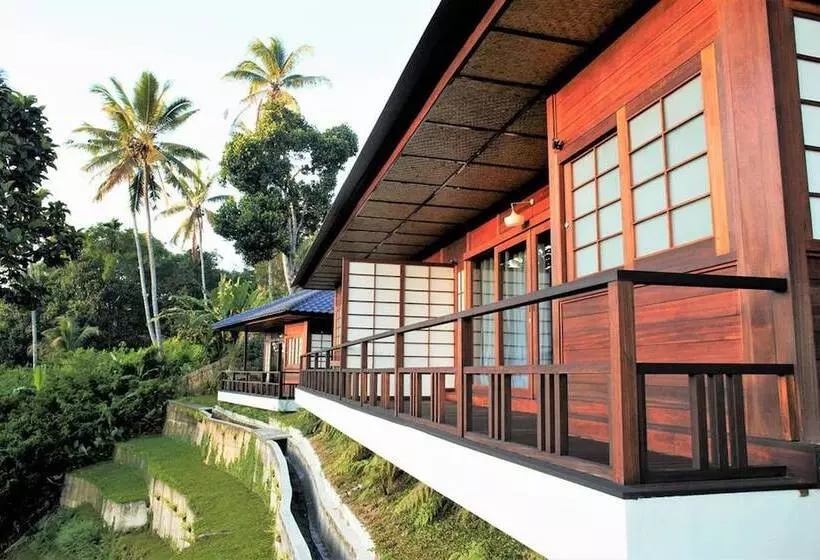 ホテル Suarapura Resort & Spa