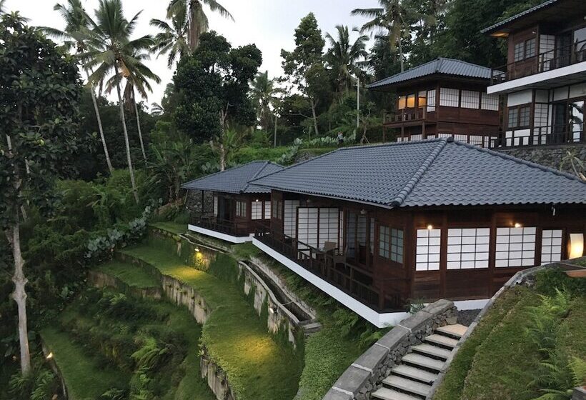 فندق Suarapura Resort & Spa